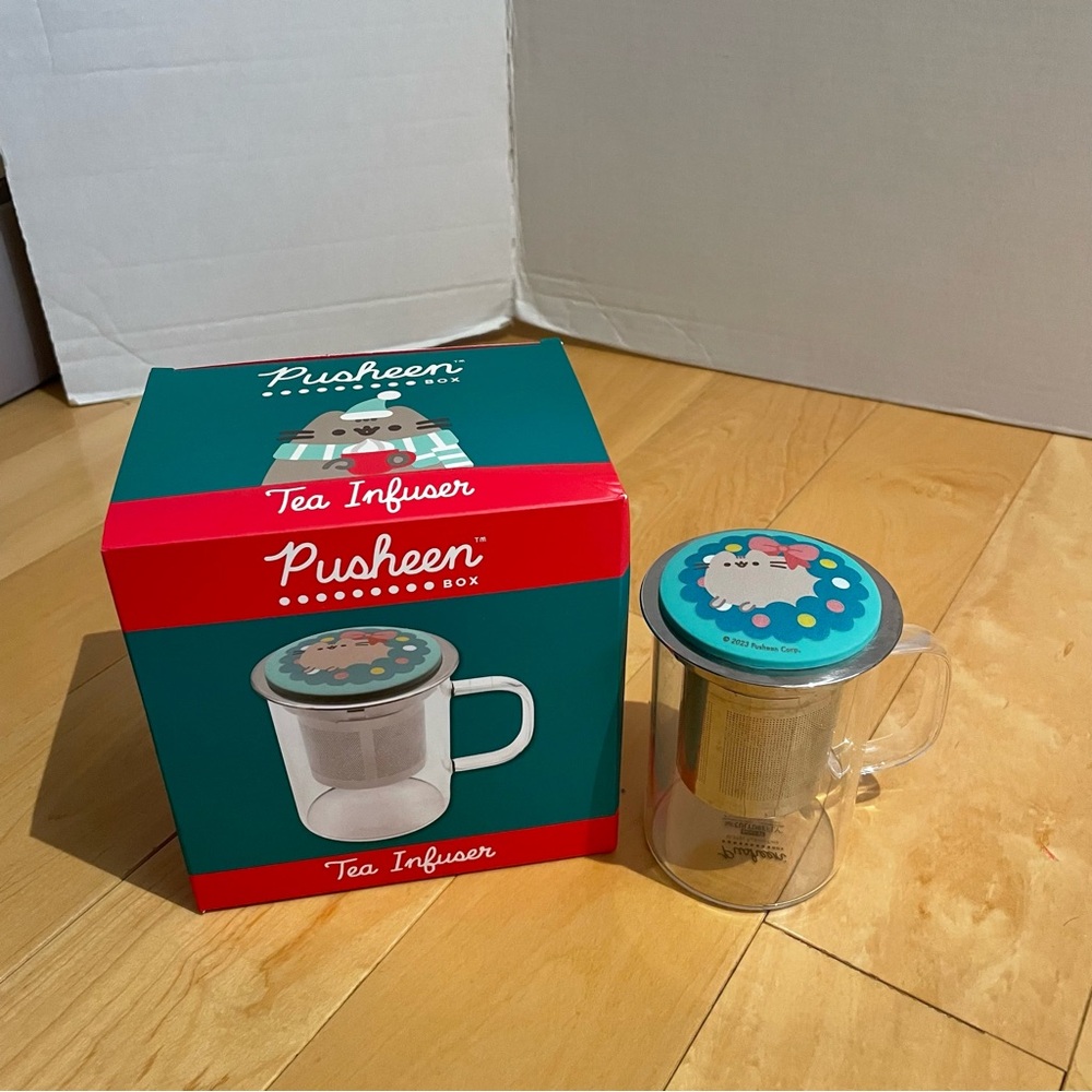 Pusheen Xmas tea infuser